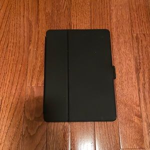 Speck iPad case-black
